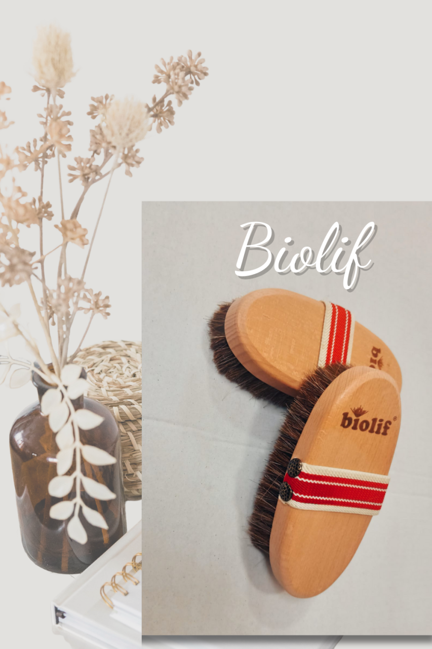 At kılı fırçası, doğal yapısıyla cildi ölü derilerden arındırır, kan dolaşımını artırır ve selülit görünümünü azaltmaya yardımcı olur. Evde pratik ve sağlıklı bakım için ideal bir üründür.